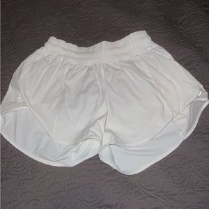 lululemon white hotty hot shorts size 4 tall